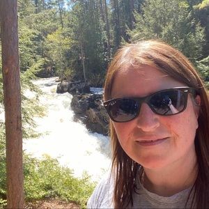 Meet your Posher, Lorie